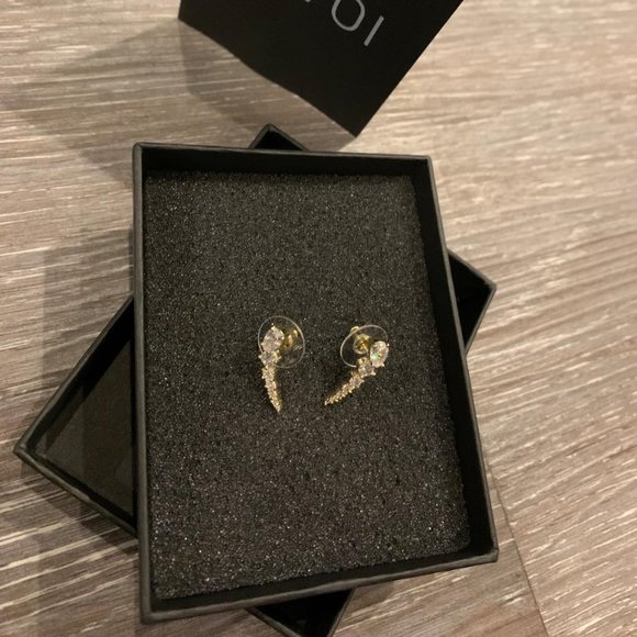 Women's 14K Gold Plated Cubic Zirconia Ear Crawler Earrings - Picture 8 of 13